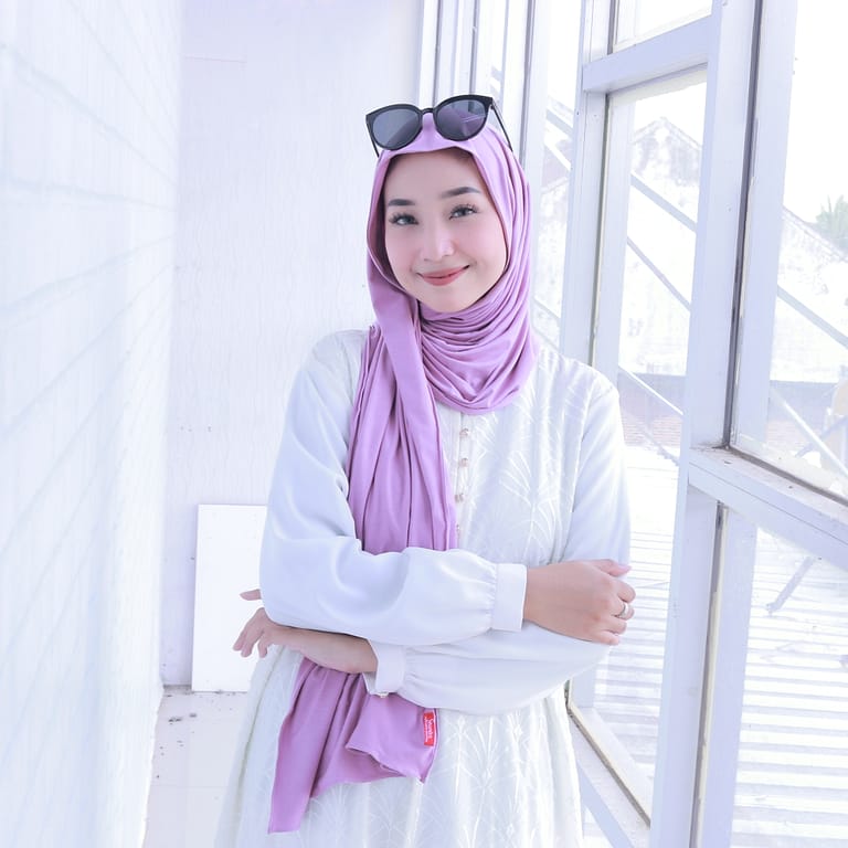 hijab pashmina kaos warna lilac